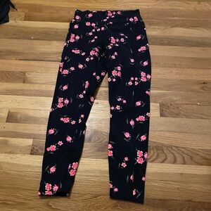 PINK ULTIMATE size small ankle length workout leggings